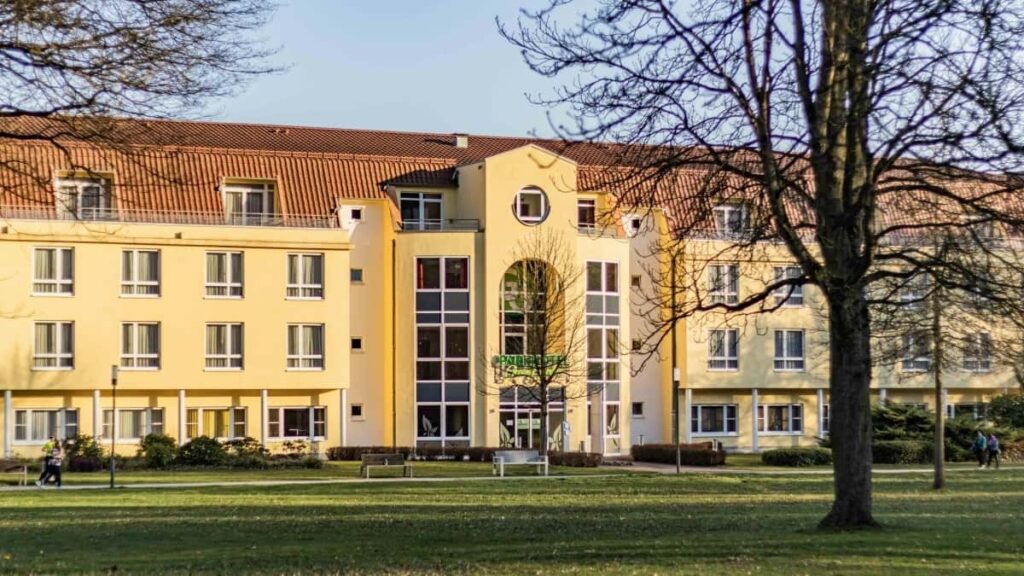 Prakticky navod pre slovenskych creatorov: krok za krokom, ako najst mexicke znacky na Discorde, nadviazat spolupracu a spravit platenu recenziu hotelabez zbytocneho kopirovania sablon.